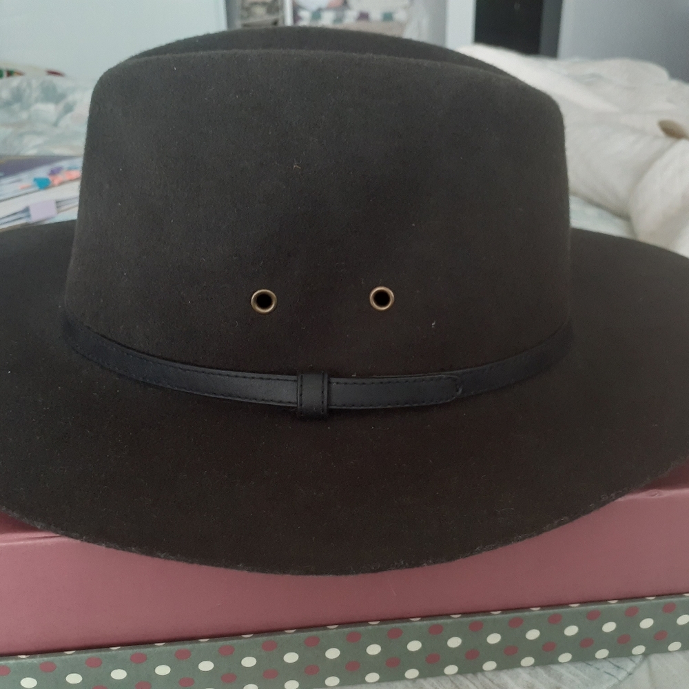 Hat - Picture 4 of 6